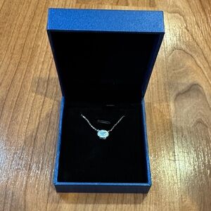 Elegant Silver Necklace with Opal Gemstone